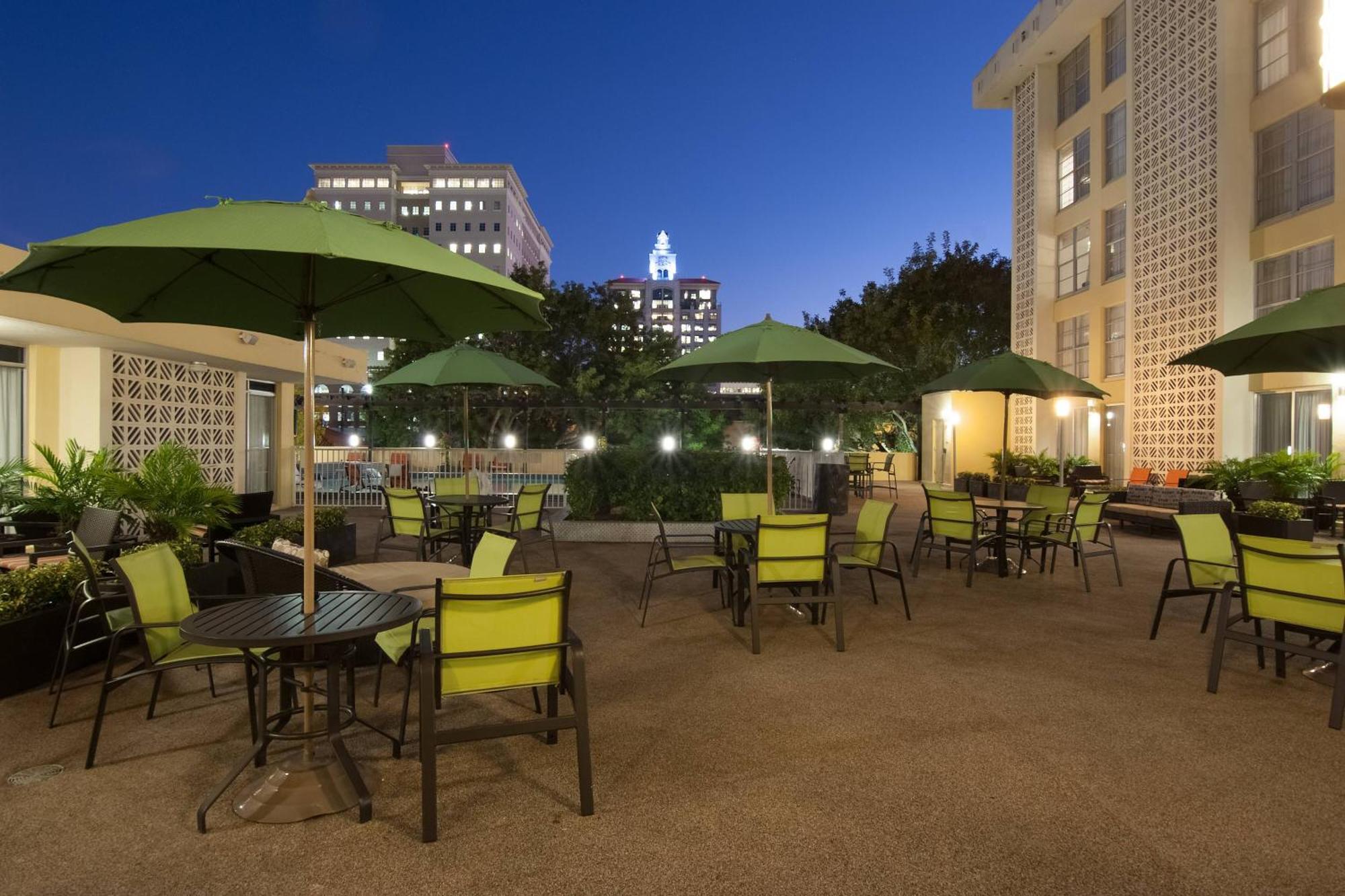 Courtyard Miami Coral Gables Hotel Buitenkant foto