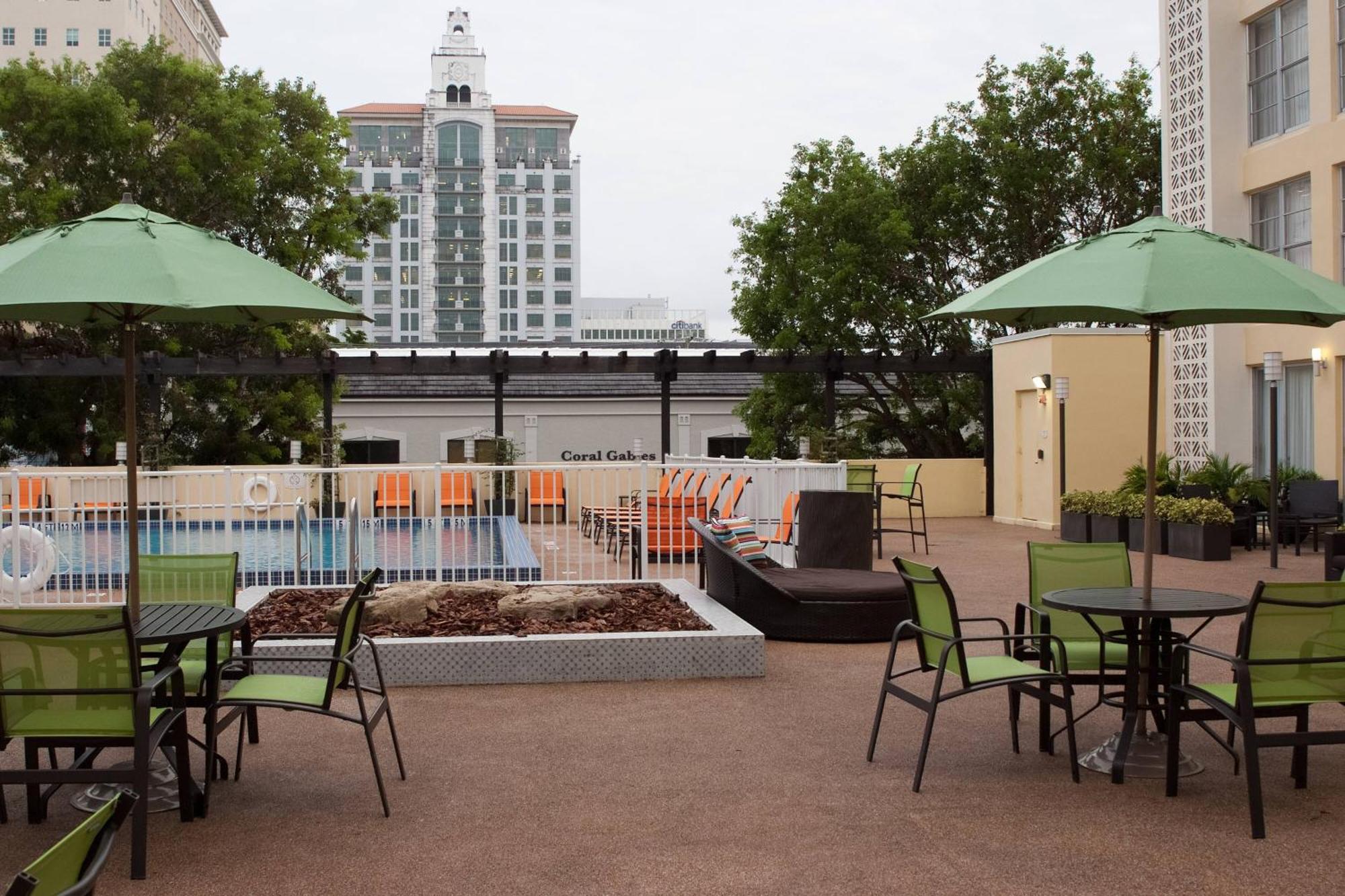Courtyard Miami Coral Gables Hotel Buitenkant foto
